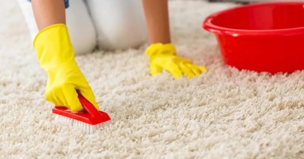 El truco casero para limpiar y aromatizar las alfombras de tu hogar en pocos pasos