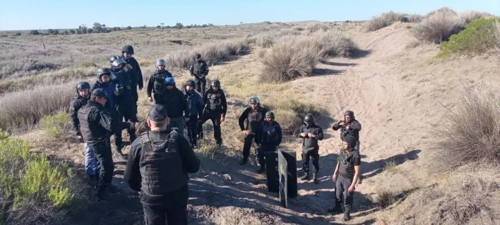 El Cóndor recibe a efectivos para un curso nacional para actuar ante la aparición de explosivos