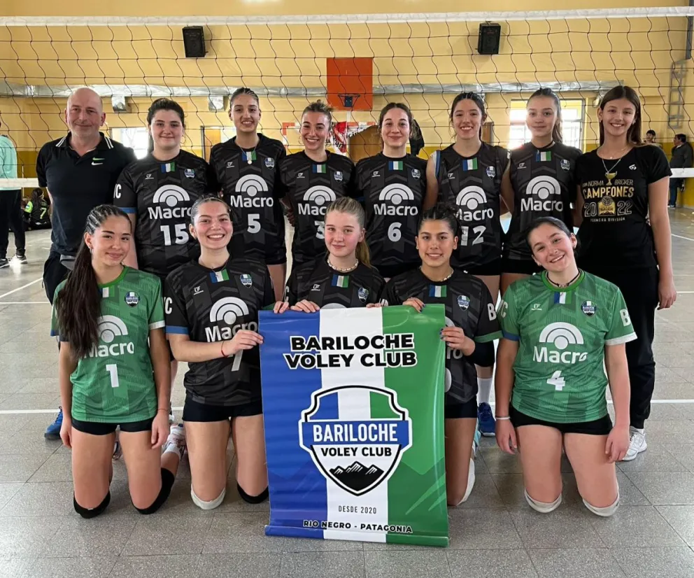 Gran actuación y festejo de Bariloche Vóley Club en Ingeniero Jacobacci