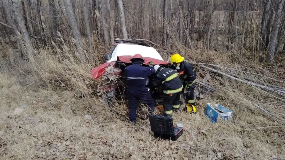 Tragedia en la Ruta 151: una mujer perdió la vida en un grave autovuelco
