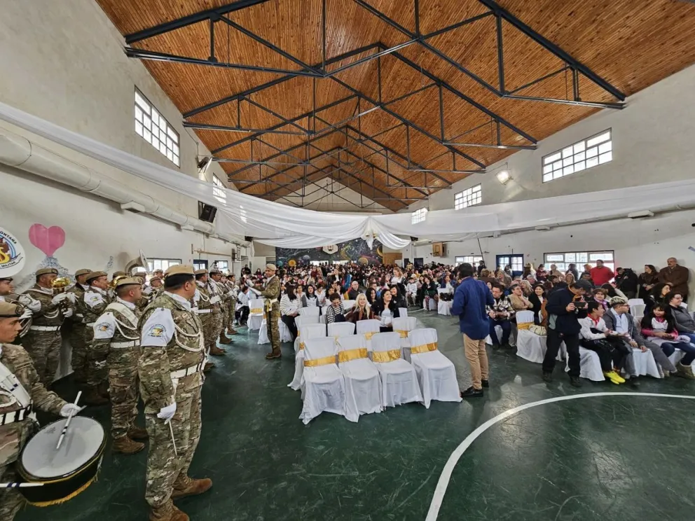 La escuela N° 154 de El Frutillar celebró sus 50 años con un emotivo acto en homenaje a su historia 