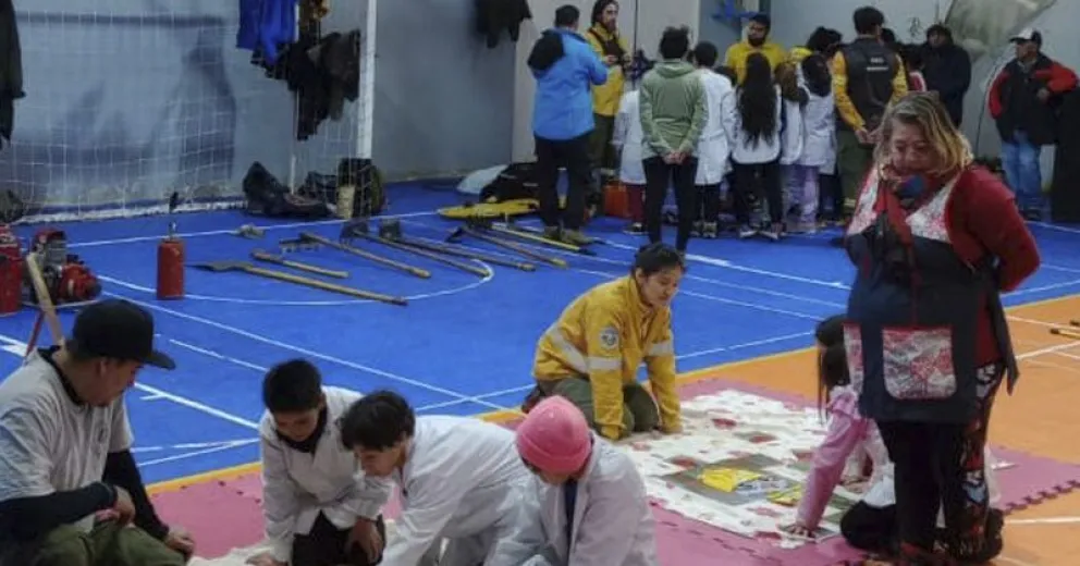 Brigadistas visitan escuelas con charlas, juegos y demostraciones de equipos