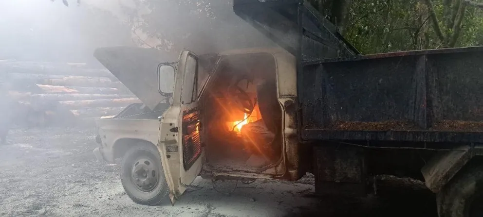 Bomberos sofocaron el incendio de un camión 