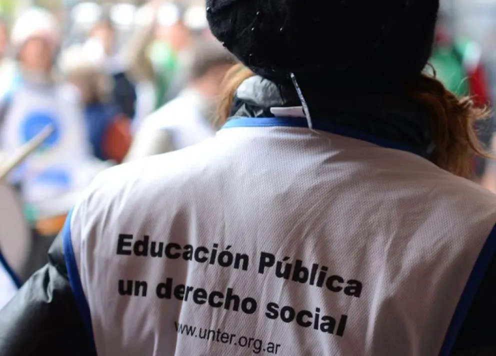 Unter suspendió el paro docente pero se declaró en "estado de alerta y movilización"