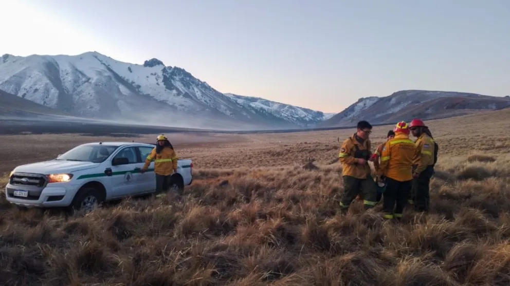 Controlan incendio en la propiedad Fortín Chacabuco, cercana a la Ruta 237