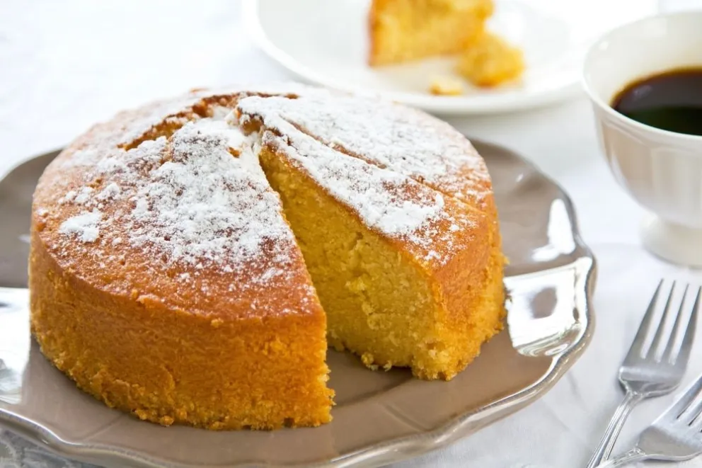 Muy fácil: hacé una torta de naranja y nueces en la sartén