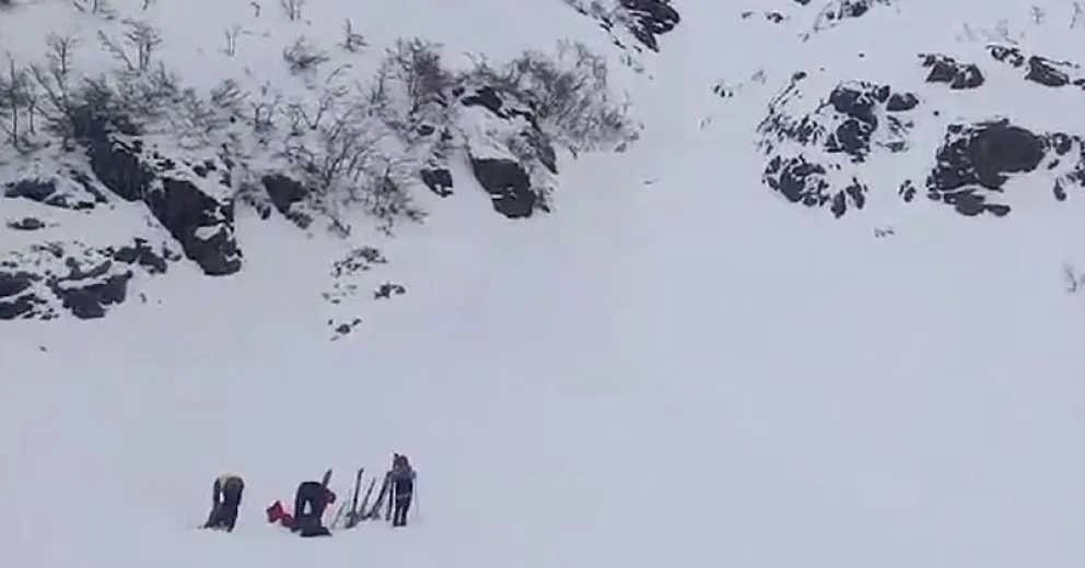 Avalancha en el cerro López de Bariloche: Escuchá el desesperado pedido de ayuda de la tercera víctima atrapada en la nieve en medio de la noche