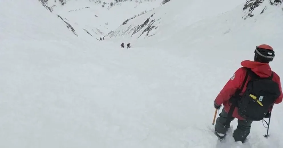 Avalancha en cerro López de Bariloche: el supuesto guía se retiró del hospital sin alta médica