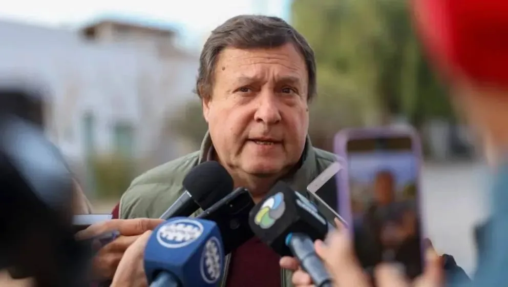 Weretilneck busca acelerar los permisos de la planta de GNL