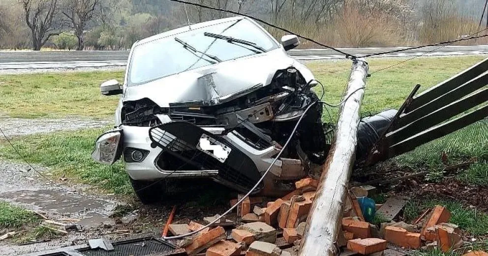 Es la quinta vez que un automóvil impacta contra su cerco