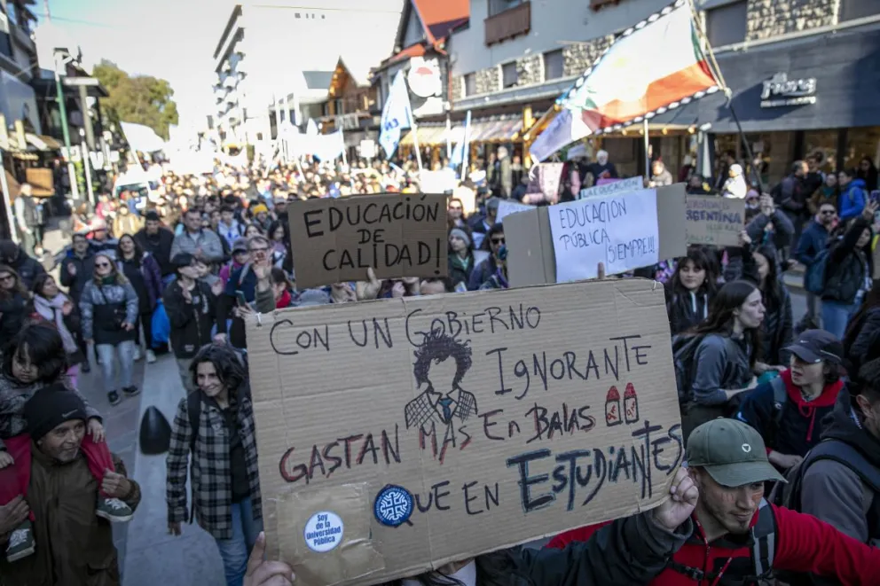“Sueñan con privatizar todo el sistema y cobrar por la educación”
