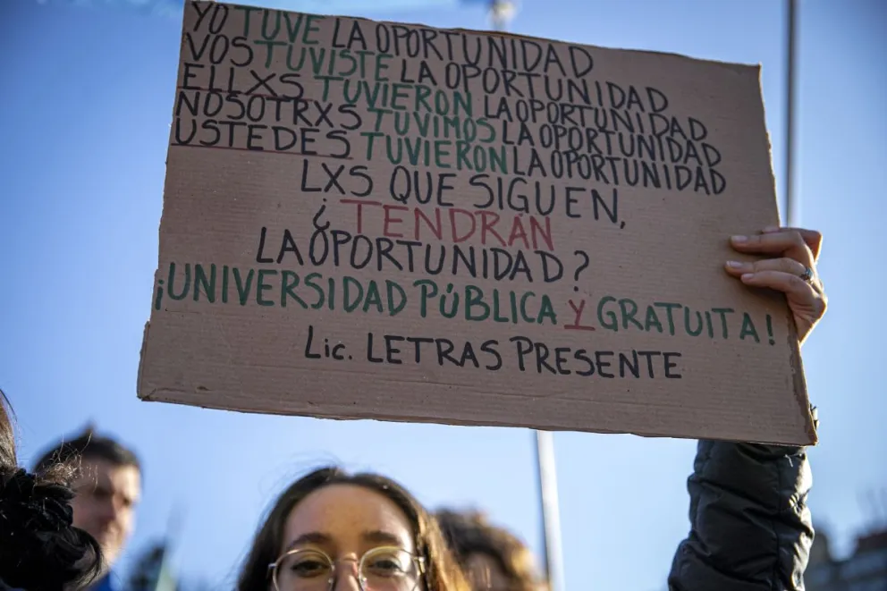 Docentes del Centro Regional Universitario Bariloche adhieren a la medida (foto de archivo: Eugenia Neme) 