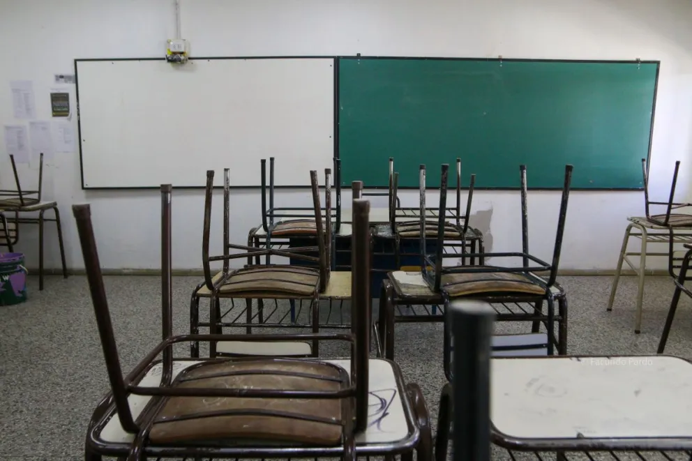 Esperan por la llegada de más mesas y sillas a Bariloche. Foto de archivo. 