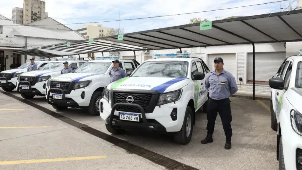 Weretilneck entregó diez camionetas a la policía: mirá a que ciudades serán destinadas
