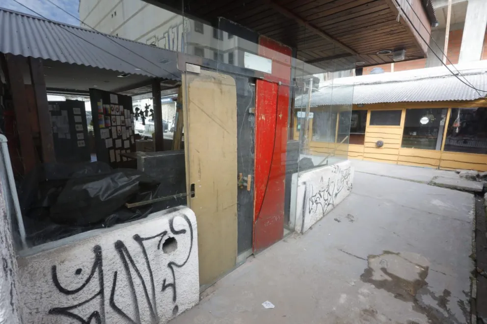 Delincuentes violentaron una puerta del SCUM y se llevaron elementos electrónicos
