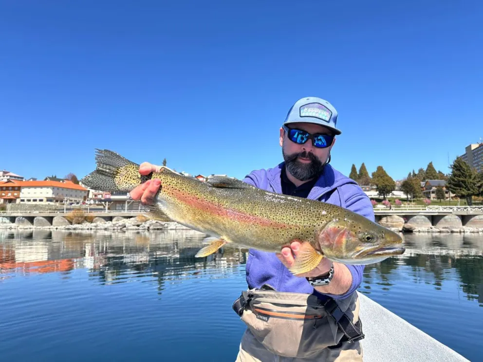 Ya se puede realizar pesca deportiva en el lago Nahuel Huapi