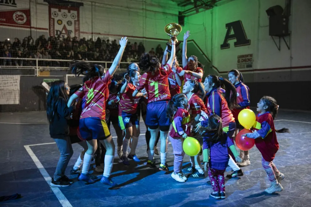 Un "Colectivo" imparable ganó el campeonato de la B y ascendió a la A