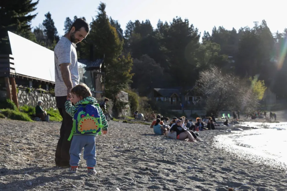 Bariloche cierra un fin de semana primaveral donde las playas fueron las protagonistas 