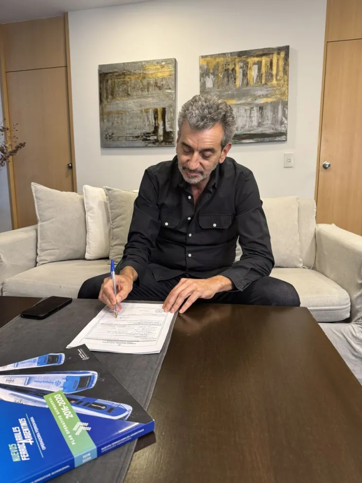 Randazzo se desafilió del PJ: "Muchos peronistas en todo el país no estamos dispuestos ser parte de una monarquía"