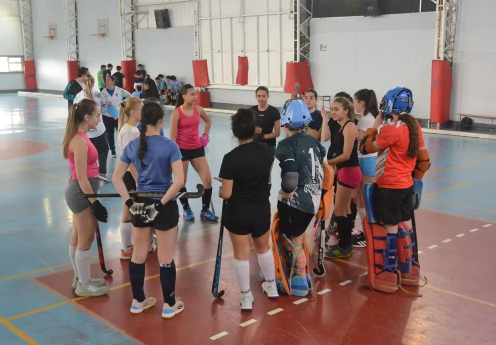 “Los Lagos” Sub16 se prepara para el Nacional de Hockey Pista en Comodoro Rivadavia