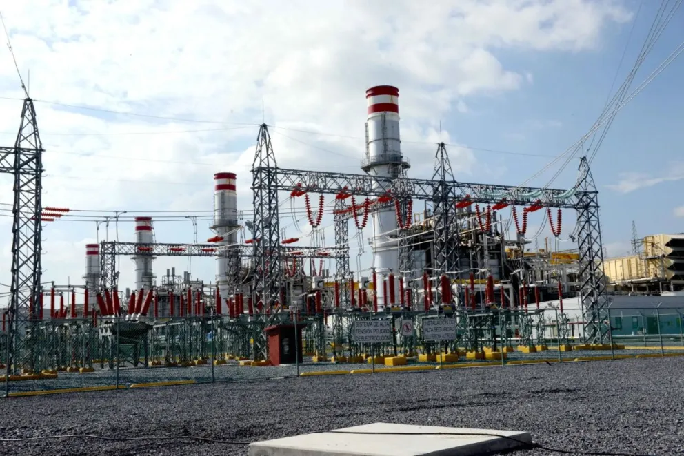 El Gobierno va por la privatización de cuatro centrales eléctricas