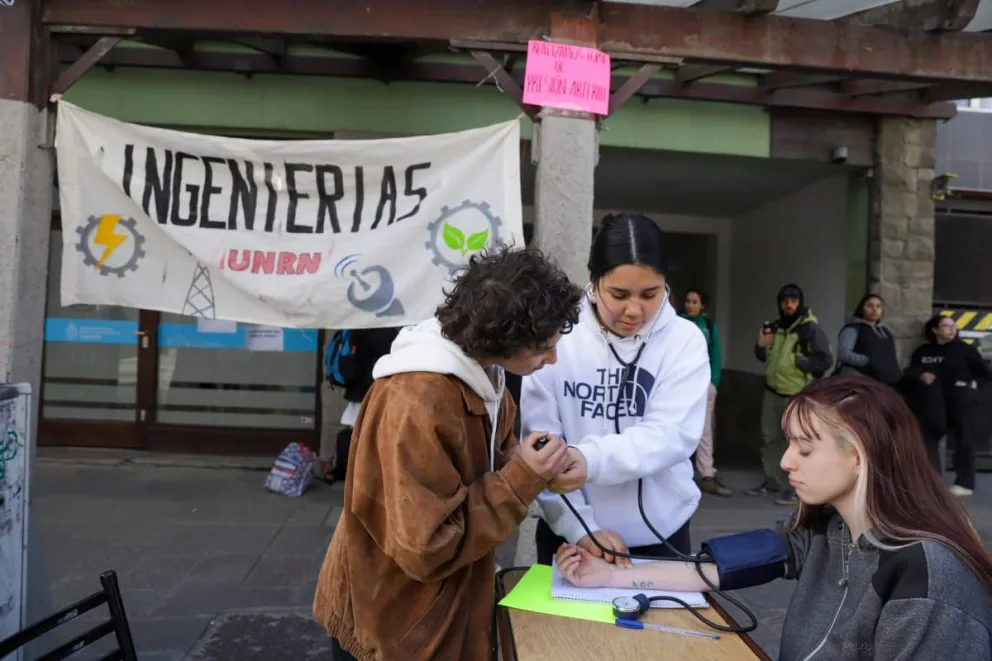 Comenzó la vigilia estudiantil en la UNRN tras el veto a la ley de presupuesto universitario