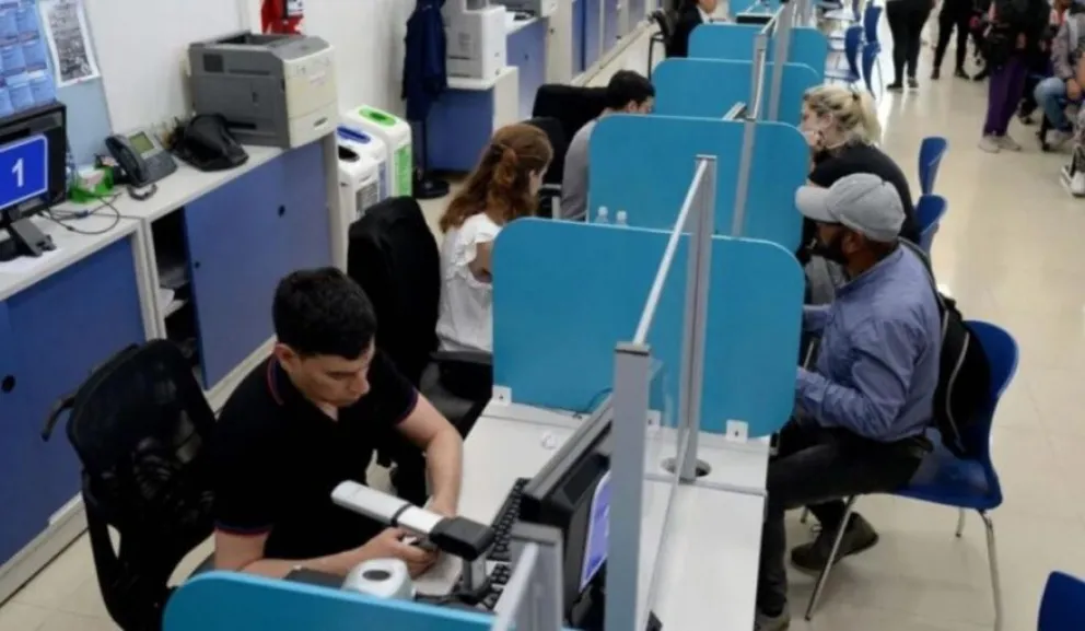 Tomarán un examen de idoneidad a 40 mil empleados públicos: deben aprobar para seguir trabajando