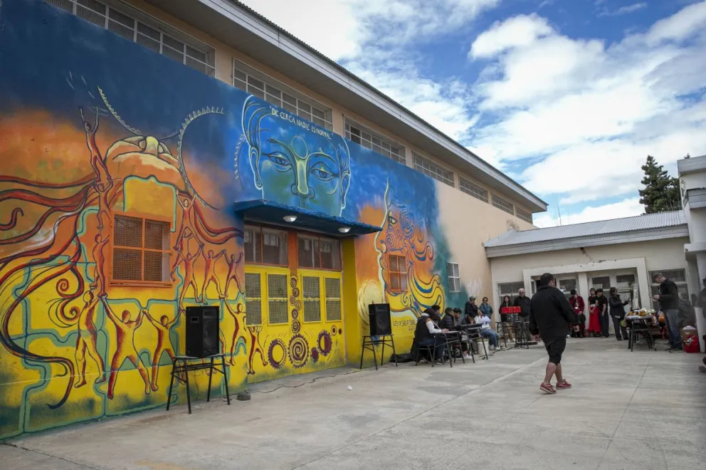 Realizaron un mural en la ESRN 138 por el Día Mundial de la Salud Mental