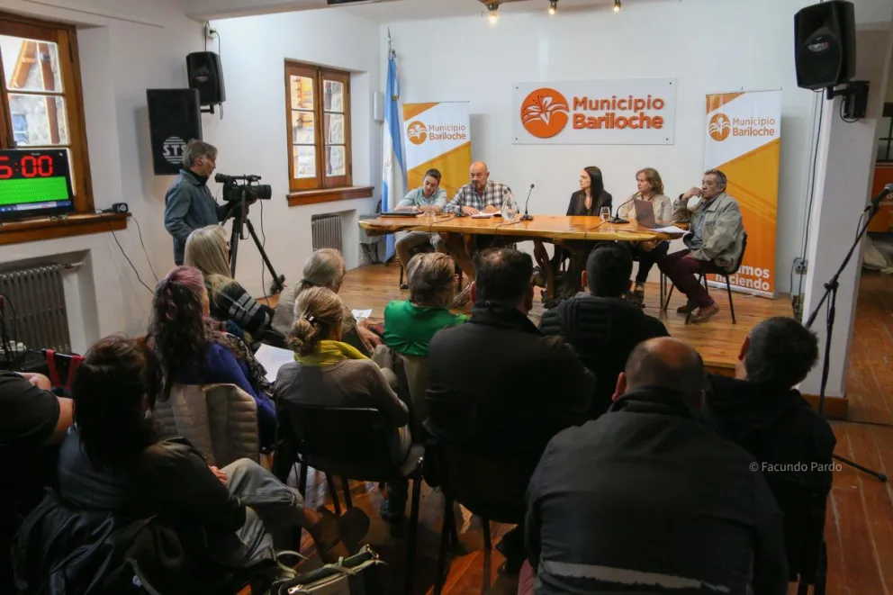 Se realizó la audiencia pública por el aumento del boleto del transporte público en Bariloche 