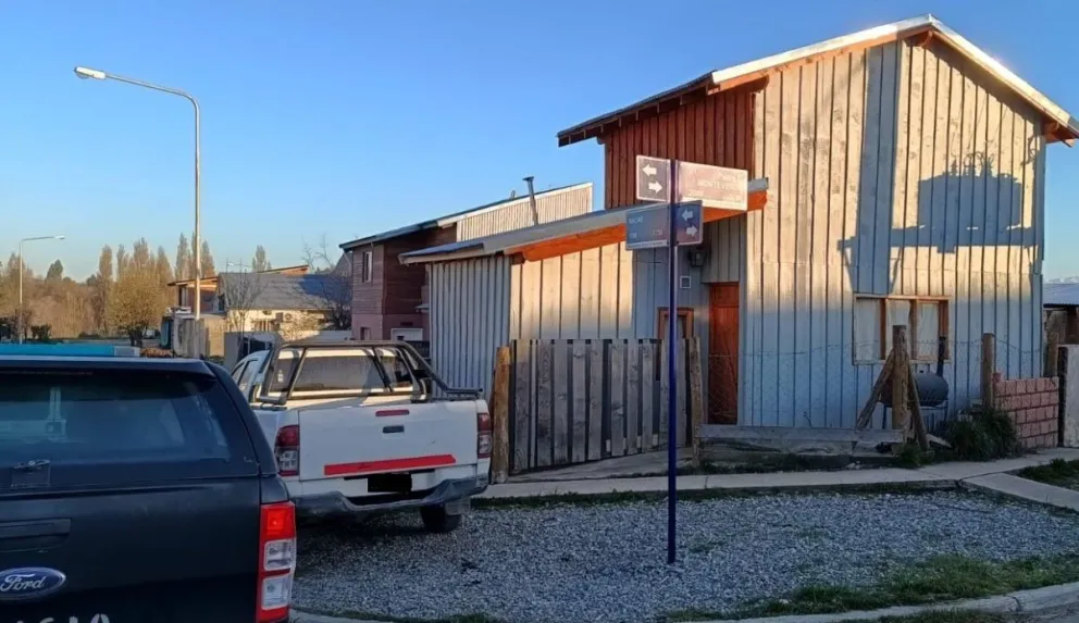 Allanamiento en el barrio San Francisco de Bariloche involucra a dos policías 
