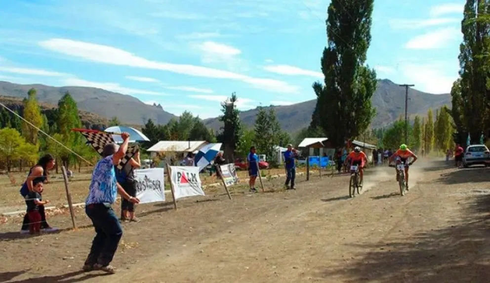 El domingo se corre la "Vuelta del Cavernícola" en Villa Llanquín