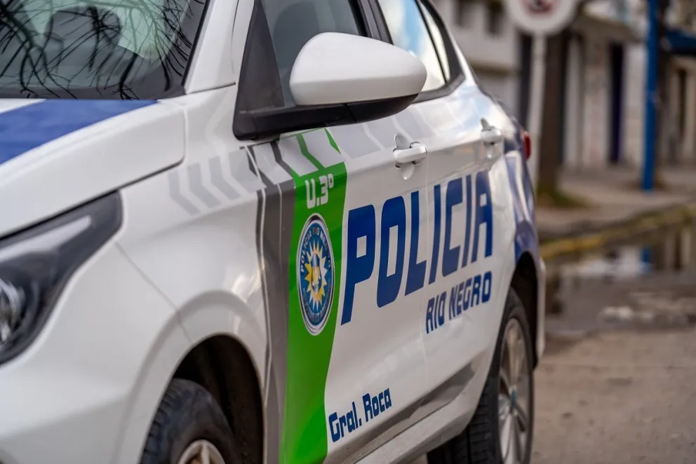 Grave denuncia por maltrato animal: un sujeto abusaba de un perrito en un lugar público
