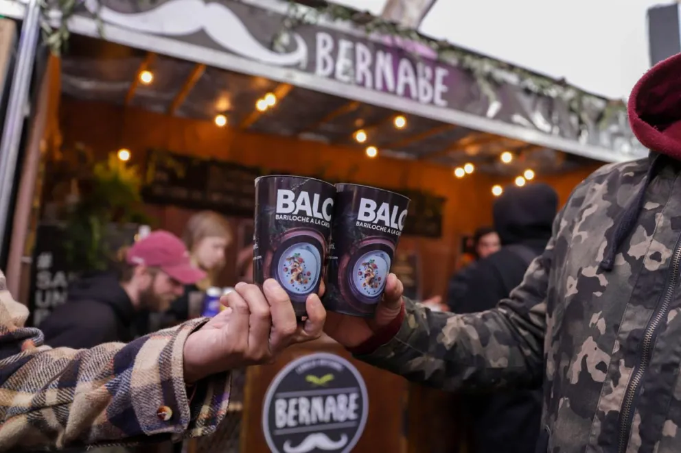 Sabores, tradición en un sábado explotado en la feria del Bariloche a la Carta