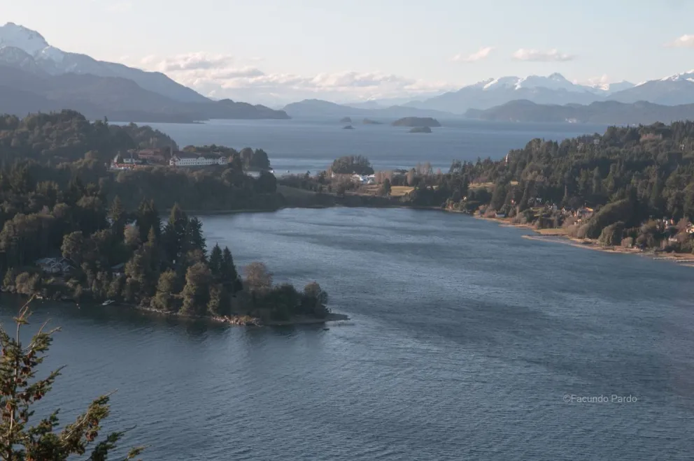 Jornada nublada en la ciudad.