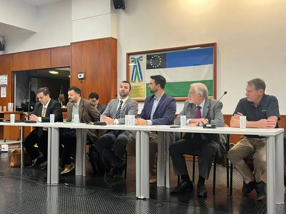 Ex funcionarios imputados por la costosa compra del avión: el fiscal dijo que se ampliarán las pruebas 