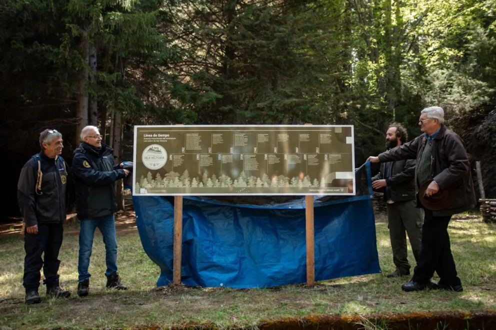 Se dio a conocer un cartel con una línea de tiempo donde se cuenta el recorrido histórico del vivero (fotos: Matías Garay).