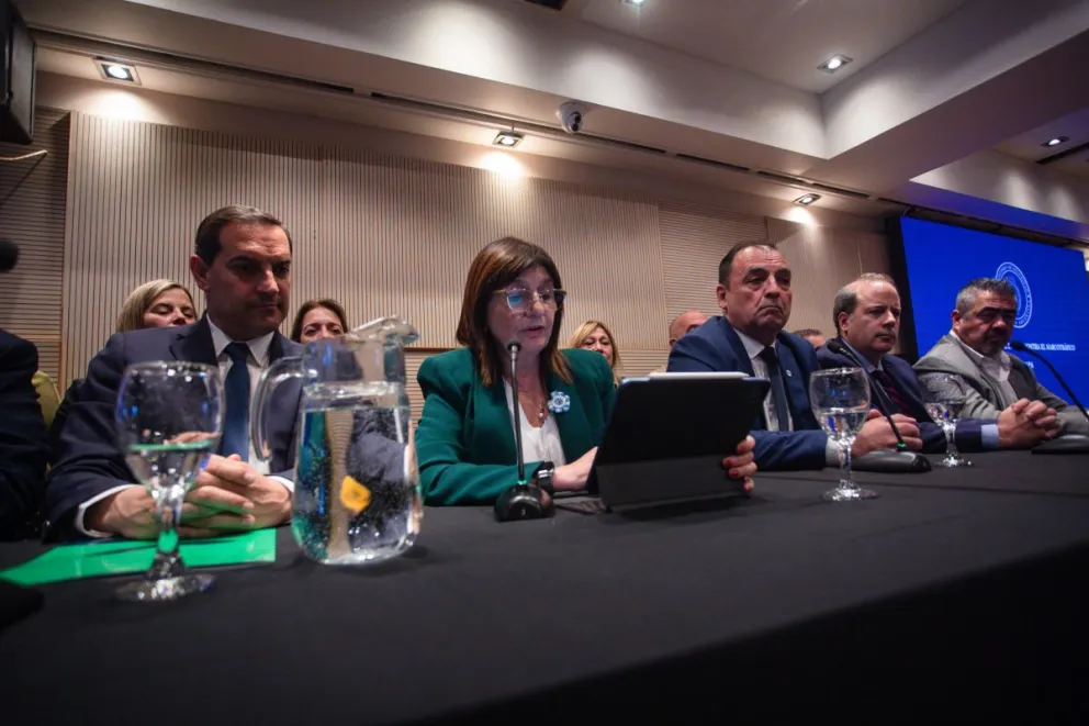 La funcionaria estuvo junto a los ministros de Seguridad de las provincias patagónicas. / Foto Matías Garay