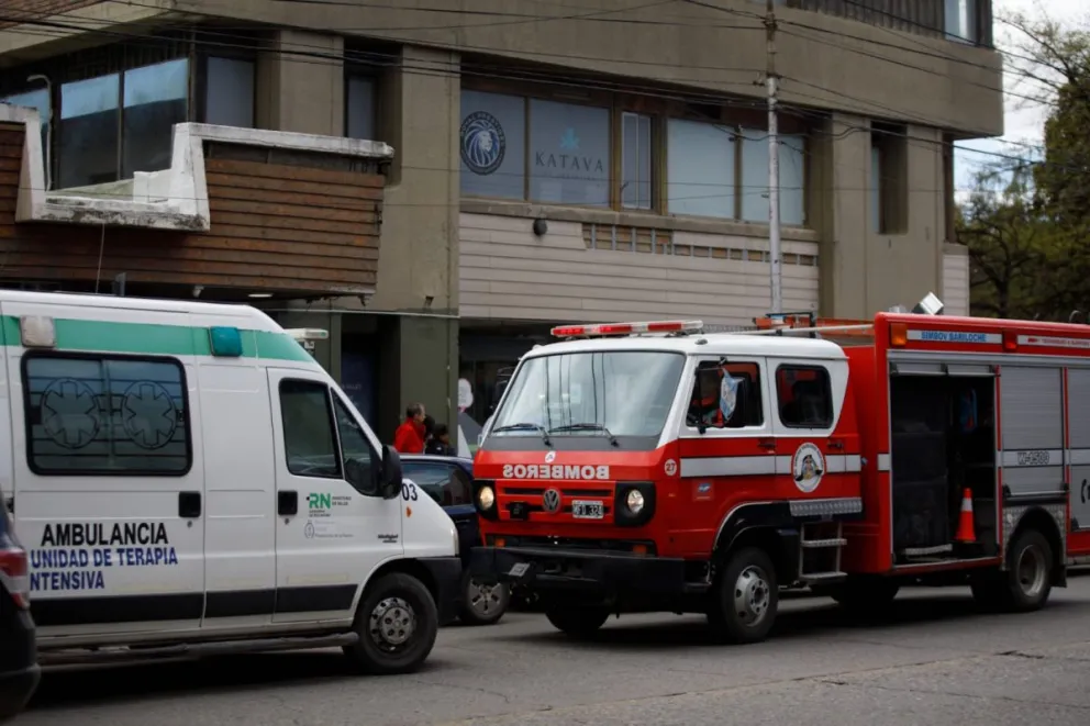 Operativo articulado entre bomberos, personal del servicio de emergencia y Camuzzi (foto: Matías Garay)