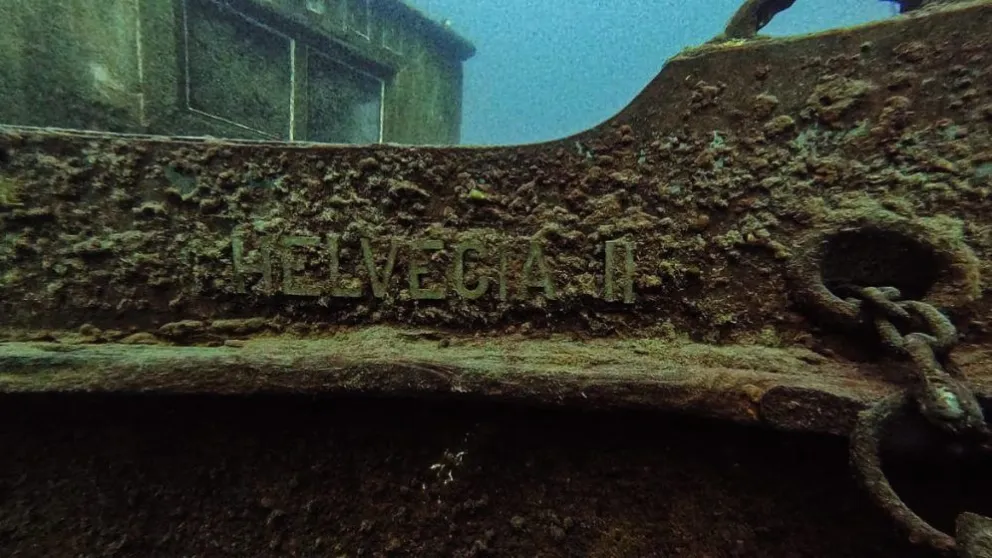 Helvecia II, nombre completo del buque hundido en el lago Nahuel Huapi (foto de Lucas Bonfanti suministrada por Conicet).
