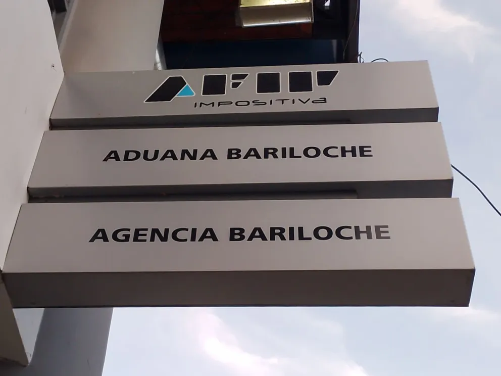 Continúan en asamblea permanente.