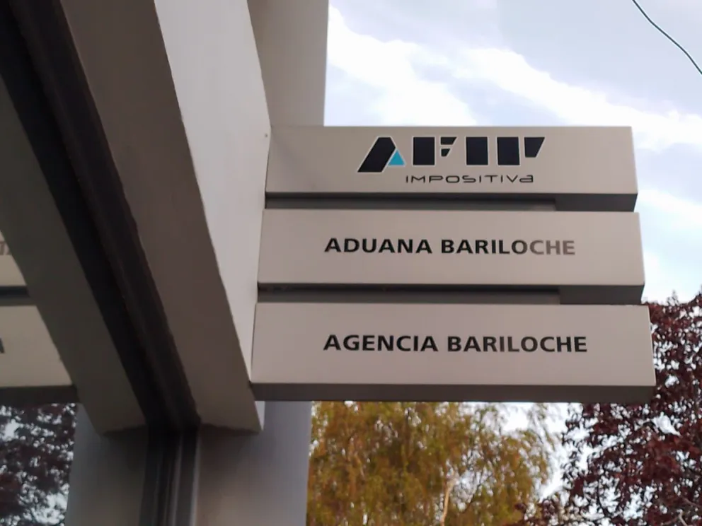 Luego de la conferenia de Adorni sobre la disolución de AFIP; reina el desconcierte e incertidumbre en el personal del organismo (fotos; Eugenia Neme)
