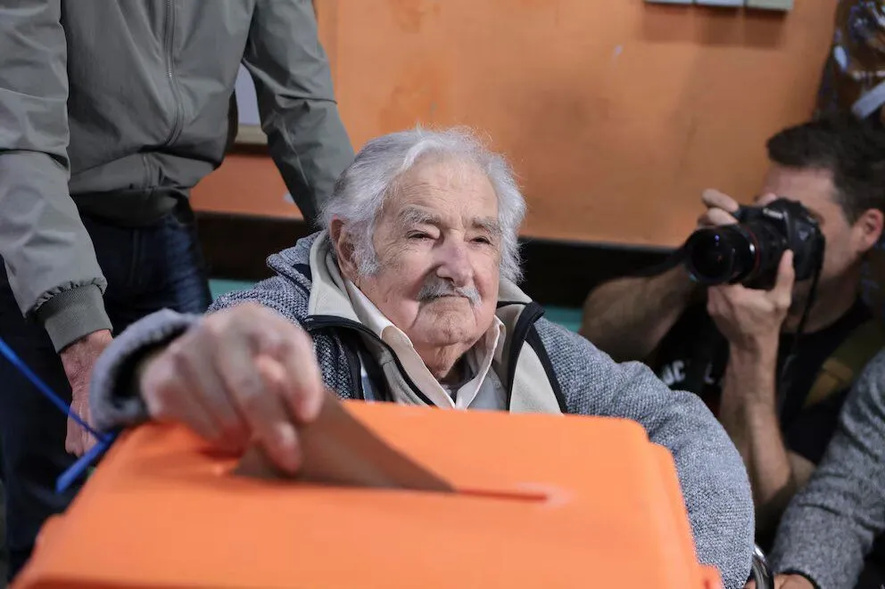 José Mujica votó cuando abrieron los comicios.