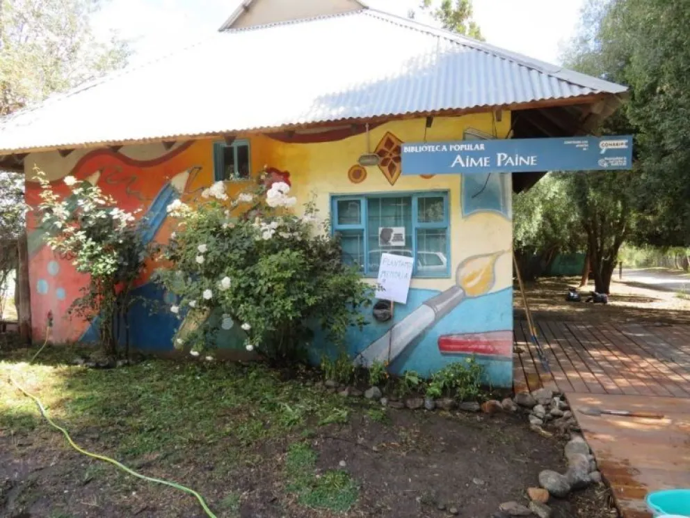 La biblio Aimé Painé, en el barrio Virgen Misionera. 