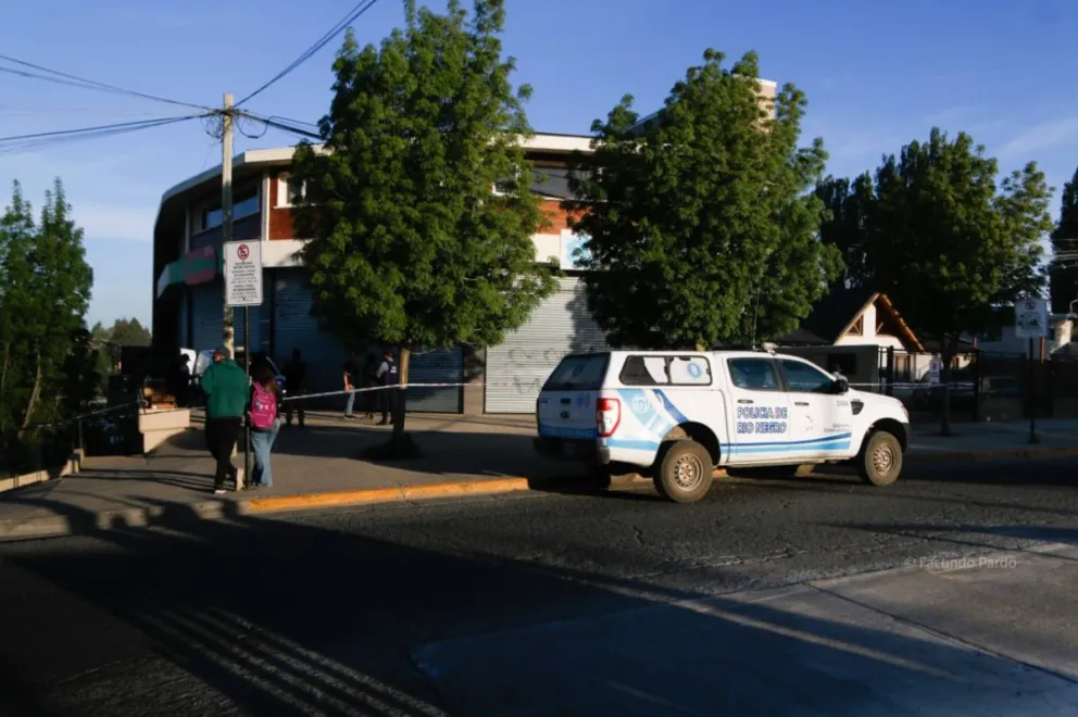 Los trabajos en la esquina del hallazgo. (Foto: Facundo Pardo)