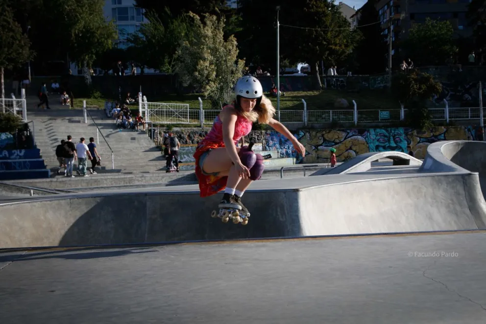 Una de las opciones: el skatepark es un espacio cada vez más atractivo para un público mayormente joven (fotos: Facundo Pardo). 