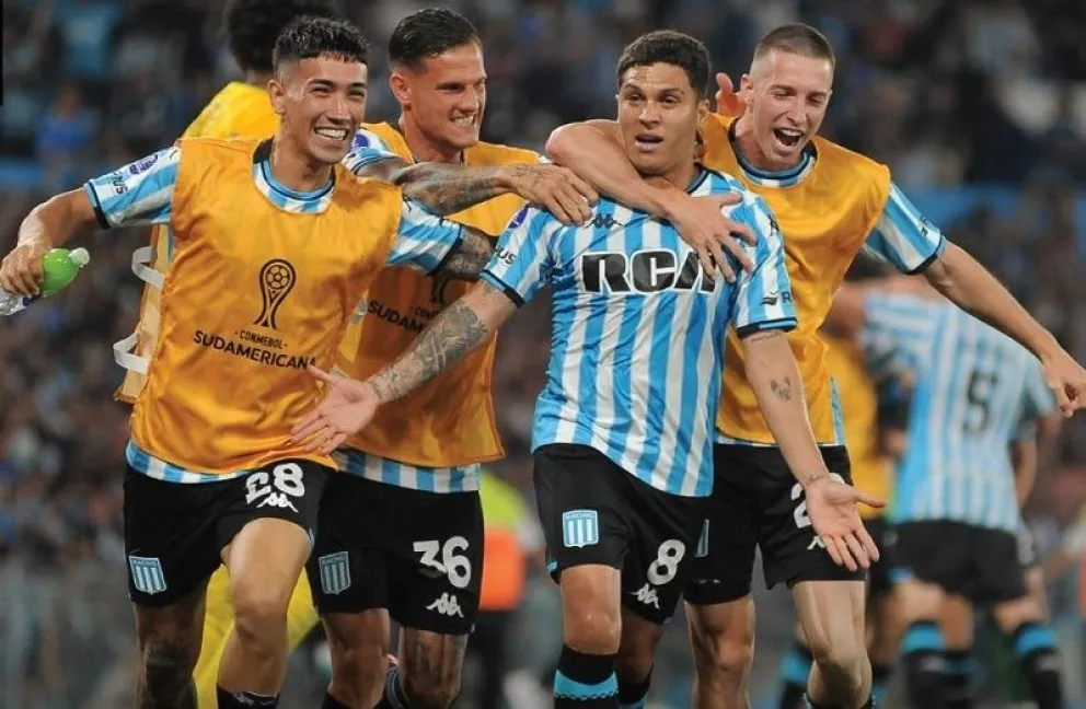 Este logro marca el regreso de Racing a una final internacional después de 32 años.