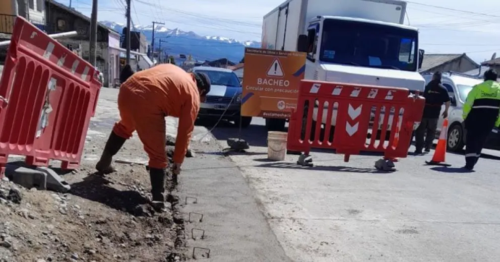 El Municipio está colocando el hormigón elaborado y mejorando el pavimento que se encontraba en muy malas condiciones.