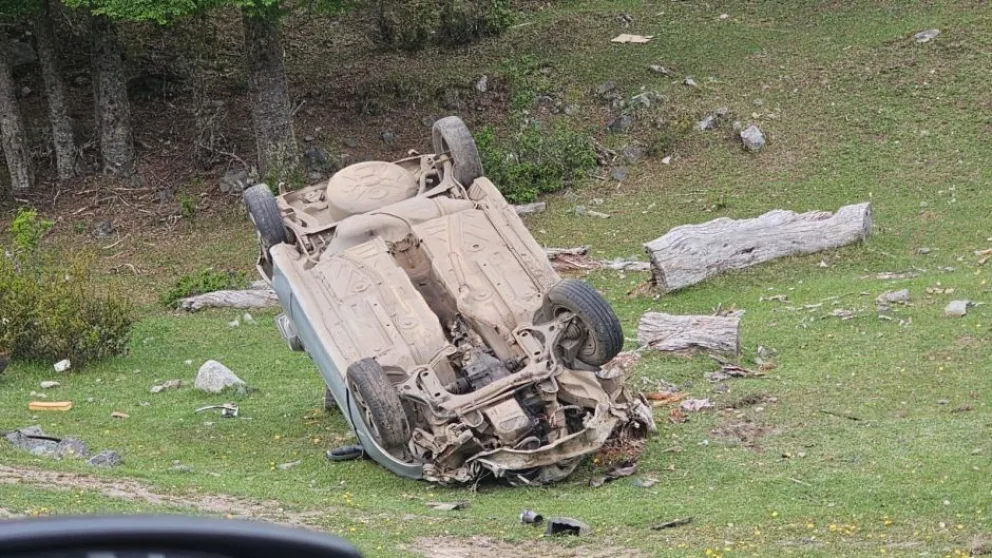 La mujer sobreviviente fue trasladada al hospital de San Martín de los Andes. (Fotos: Realidad Sanmartinense)