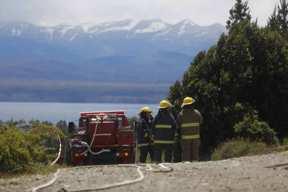 Se impulsó un importante despliegue de voluntarios y logística en distintas zonas de Bariloche (Fotos: Matías Garay)