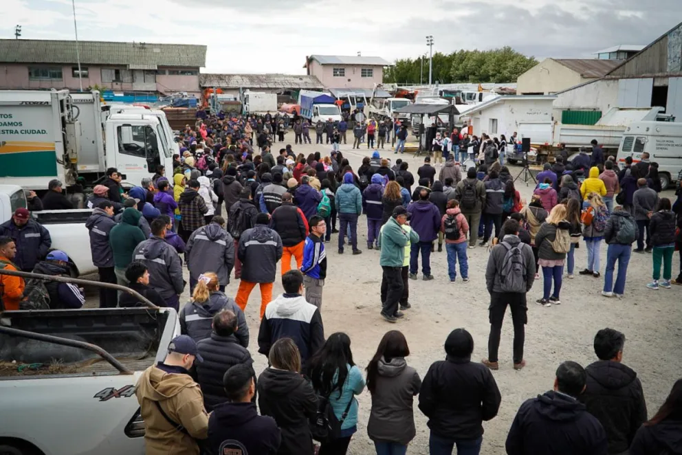 Trabajadores se reunieron  ayer en asamblea en el Corralón Municipal (Foto; Facundo Pardo)